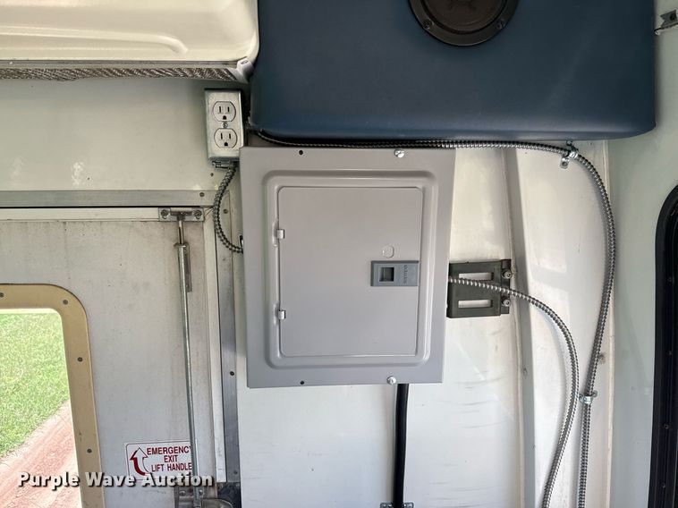 image for item DX5526 1998 Ford E350 food truck