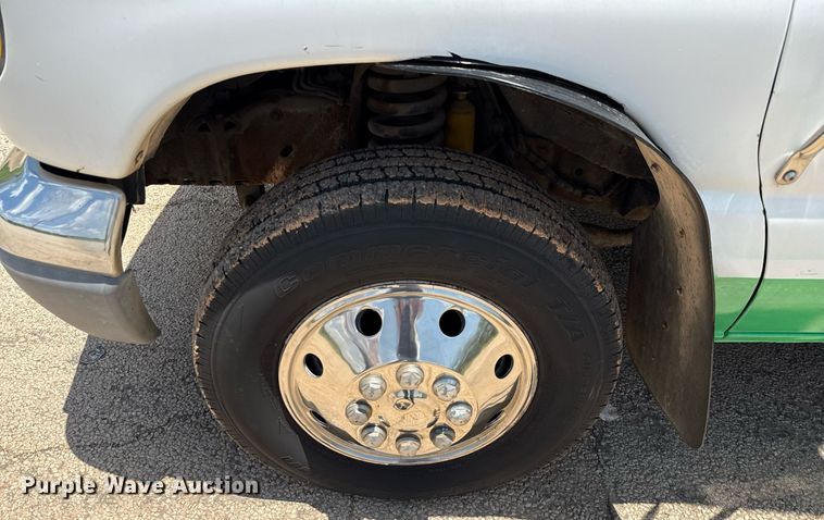 image for item DX5526 1998 Ford E350 food truck