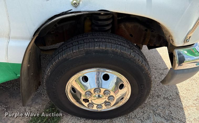 image for item DX5526 1998 Ford E350 food truck