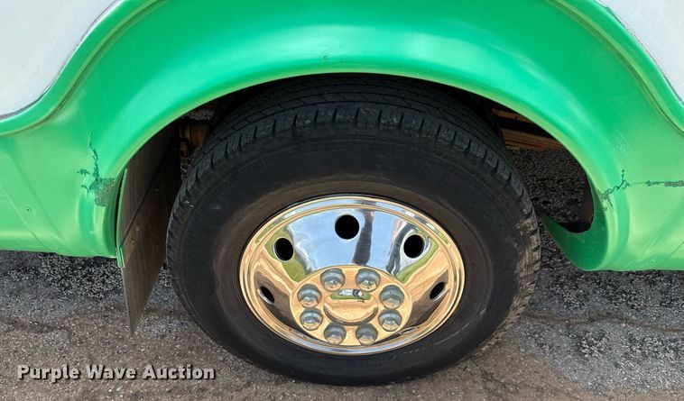 image for item DX5526 1998 Ford E350 food truck