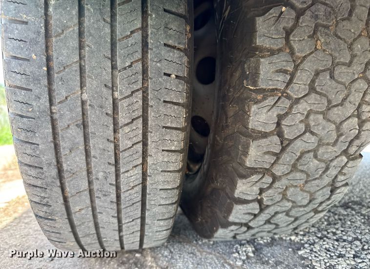 image for item DX5526 1998 Ford E350 food truck