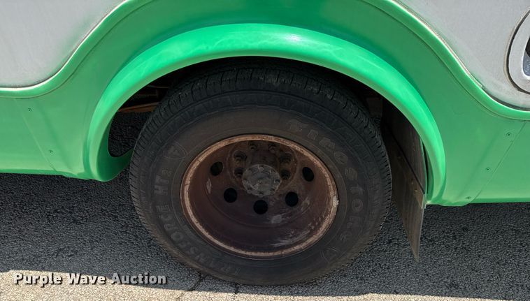 image for item DX5526 1998 Ford E350 food truck