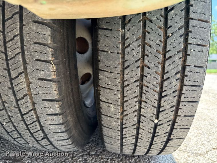 image for item DX5526 1998 Ford E350 food truck