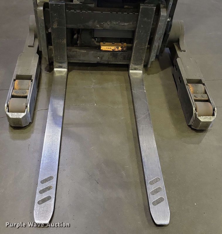 image for item DX7001 2016 Crown RM6025-45 reach truck