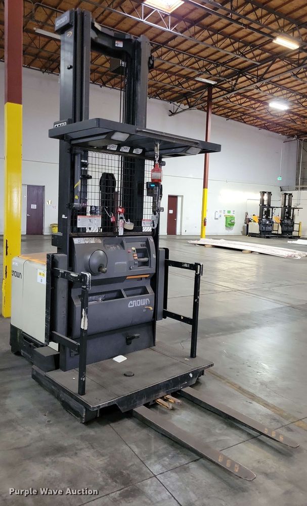 image for item DX7005 Crown SP 4000 order picker