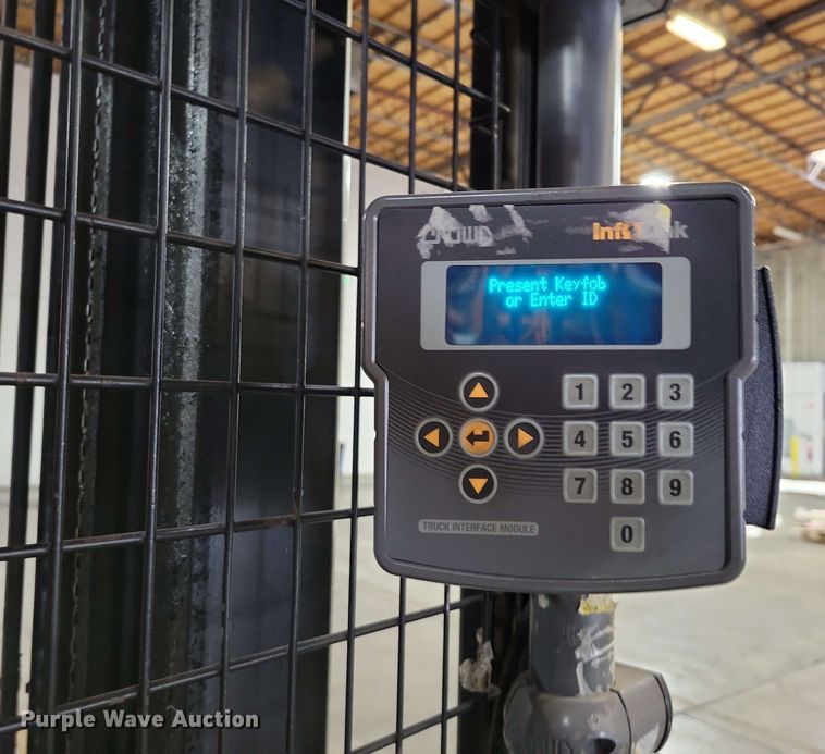 image for item DX7005 Crown SP 4000 order picker