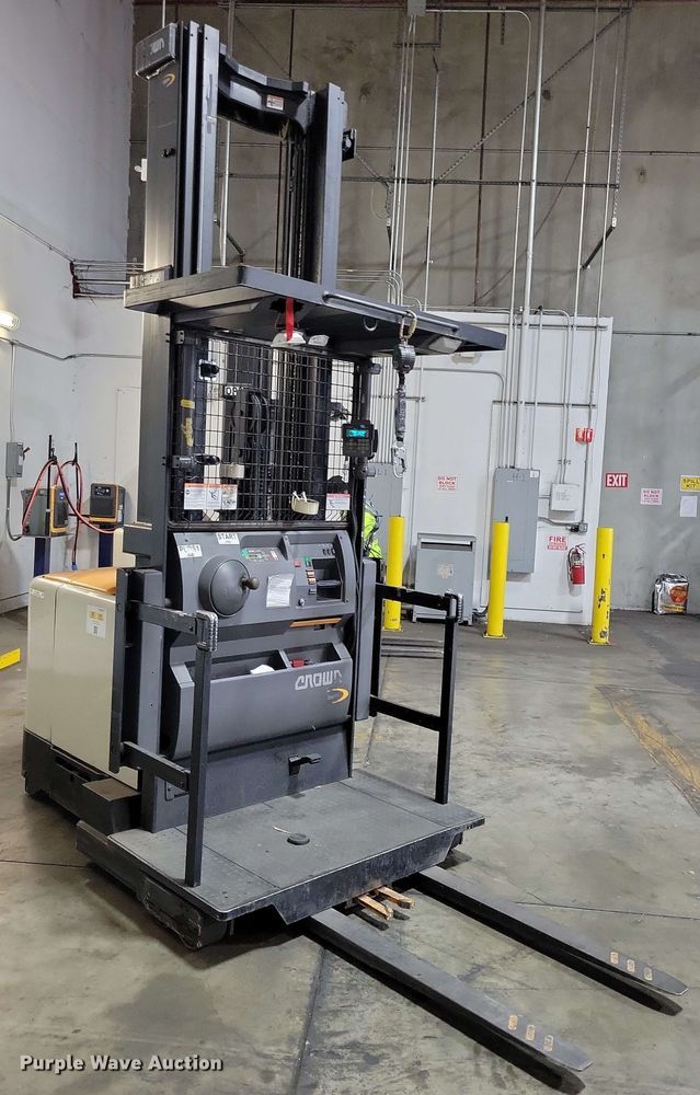 image for item DX7006 2016 Crown SP4050-30 order picker