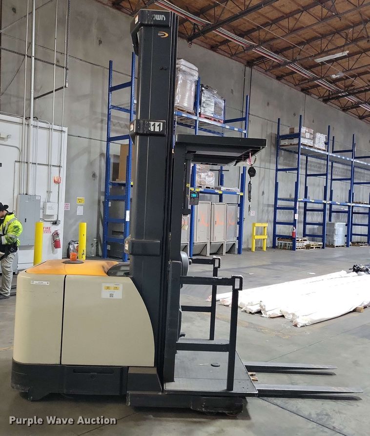 image for item DX7006 2016 Crown SP4050-30 order picker