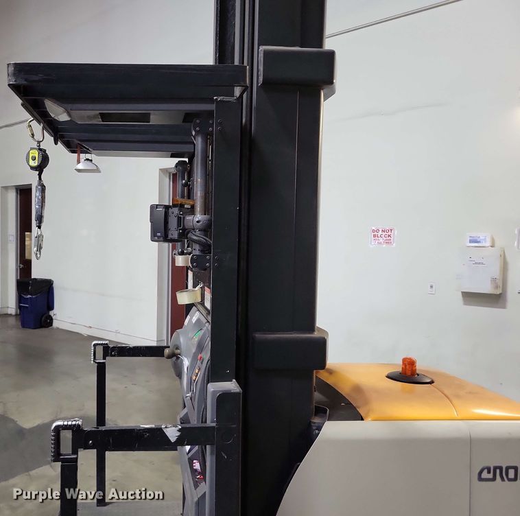 image for item DX7006 2016 Crown SP4050-30 order picker