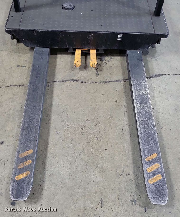 image for item DX7009 2017 Crown SP3520-30 order picker