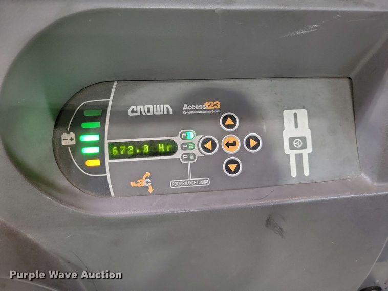 image for item DX7009 2017 Crown SP3520-30 order picker