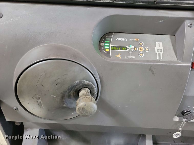 image for item DX7009 2017 Crown SP3520-30 order picker