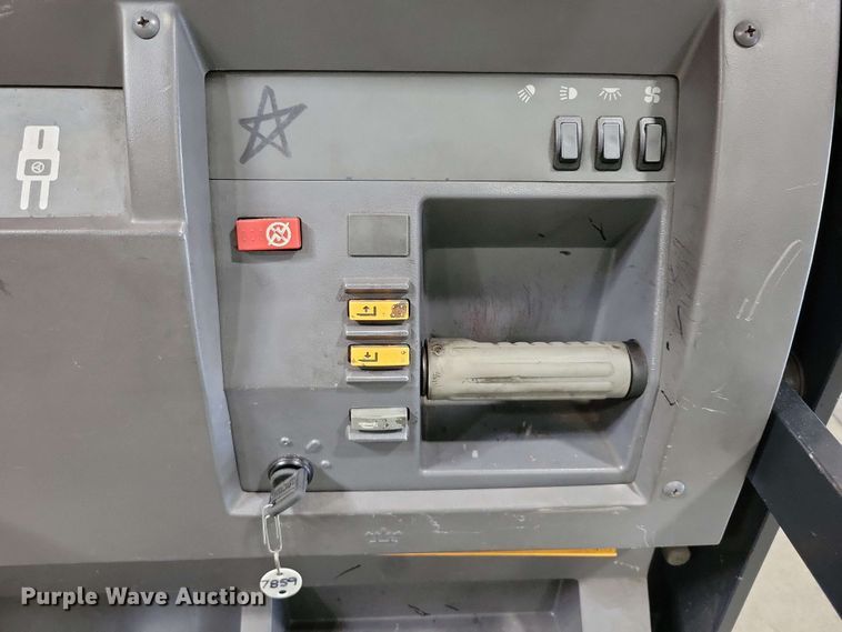 image for item DX7009 2017 Crown SP3520-30 order picker