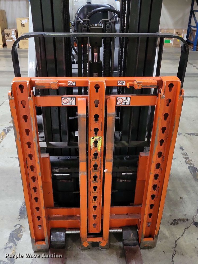 image for item DX7010 2015 UniCarriers CFS40 forklift