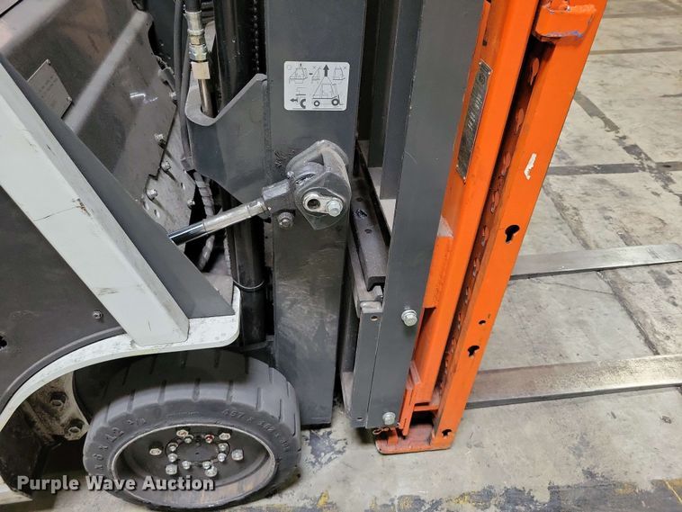 image for item DX7010 2015 UniCarriers CFS40 forklift