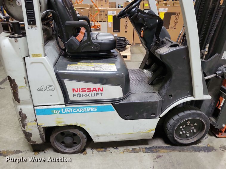image for item DX7010 2015 UniCarriers CFS40 forklift