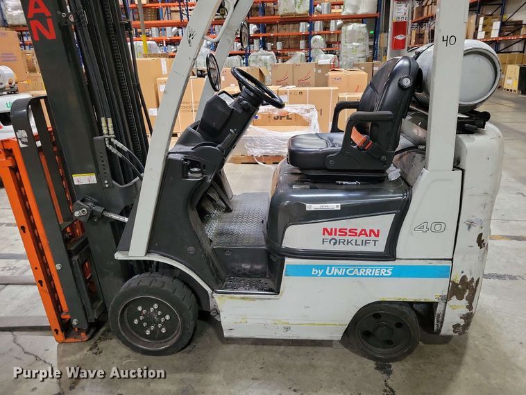image for item DX7010 2015 UniCarriers CFS40 forklift