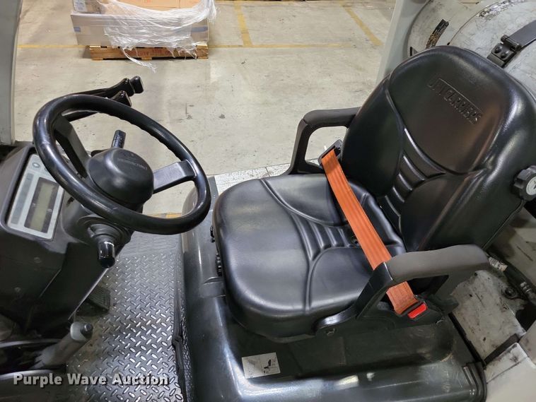 image for item DX7010 2015 UniCarriers CFS40 forklift