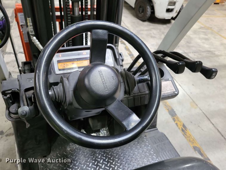 image for item DX7010 2015 UniCarriers CFS40 forklift