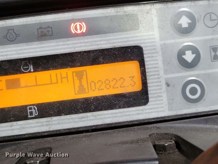 image for item DX7010 2015 UniCarriers CFS40 forklift