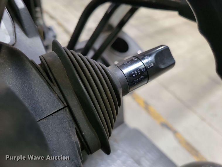 image for item DX7010 2015 UniCarriers CFS40 forklift