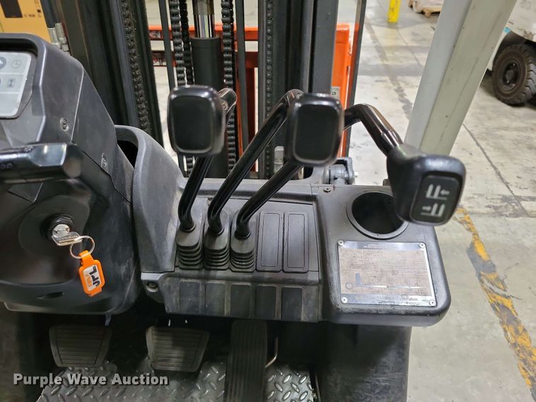 image for item DX7010 2015 UniCarriers CFS40 forklift