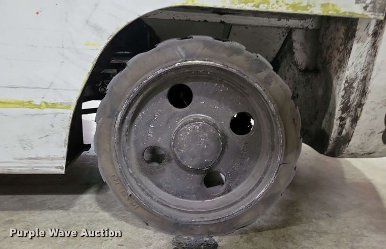 image for item DX7010 2015 UniCarriers CFS40 forklift