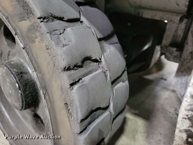 image for item DX7010 2015 UniCarriers CFS40 forklift