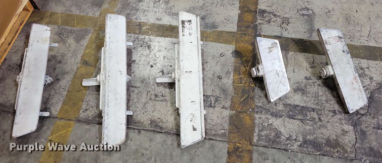 image for item DX7010 2015 UniCarriers CFS40 forklift