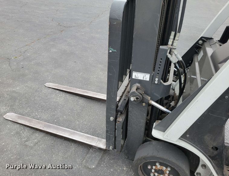 image for item DX7012 2015 Nissan CFS40 forklift