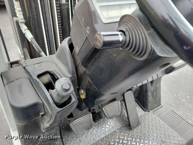 image for item DX7012 2015 Nissan CFS40 forklift