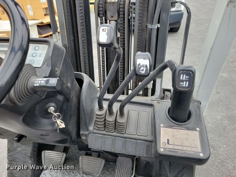 image for item DX7012 2015 Nissan CFS40 forklift