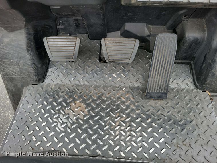 image for item DX7012 2015 Nissan CFS40 forklift