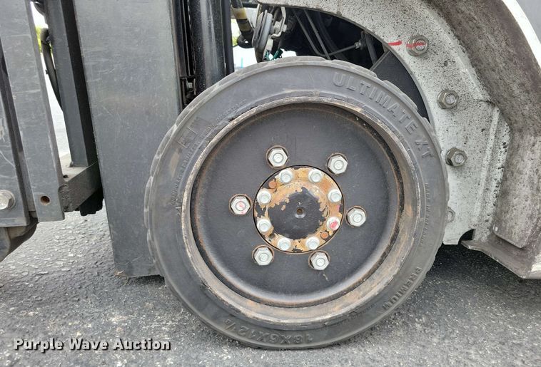 image for item DX7012 2015 Nissan CFS40 forklift