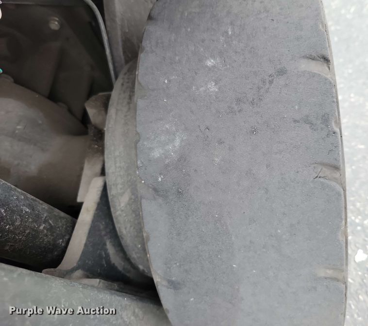 image for item DX7012 2015 Nissan CFS40 forklift