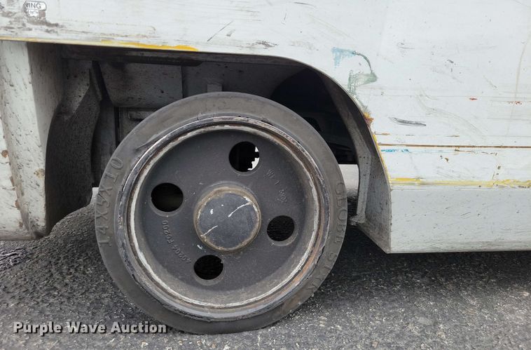 image for item DX7012 2015 Nissan CFS40 forklift