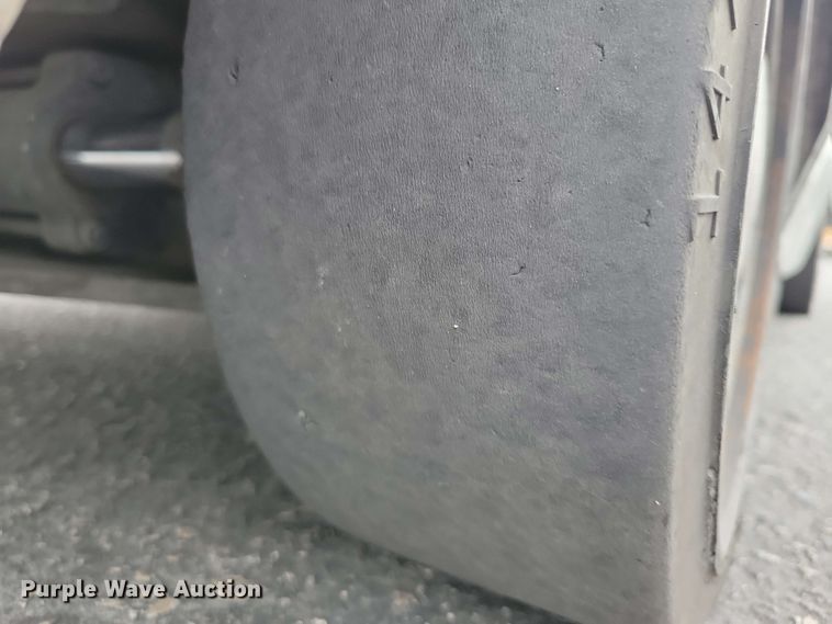 image for item DX7012 2015 Nissan CFS40 forklift