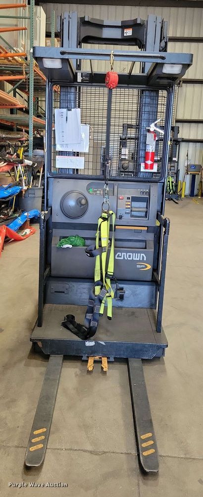 image for item DX7013 2016 Crown SP3520-30 order picker