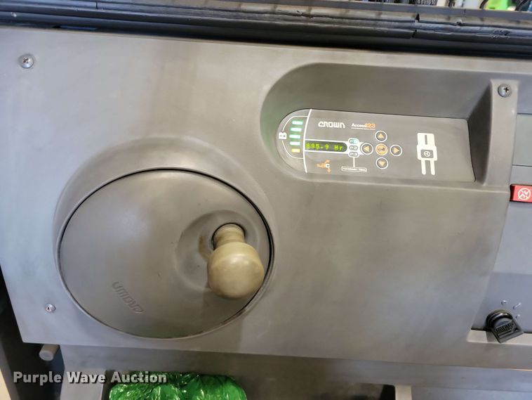 image for item DX7013 2016 Crown SP3520-30 order picker