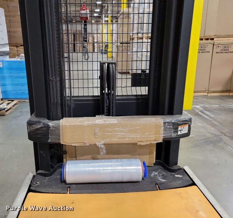 image for item DX7016 2015 Crown SP4020-30 order picker