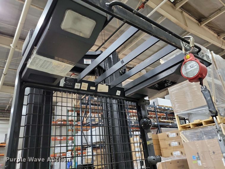 image for item DX7016 2015 Crown SP4020-30 order picker