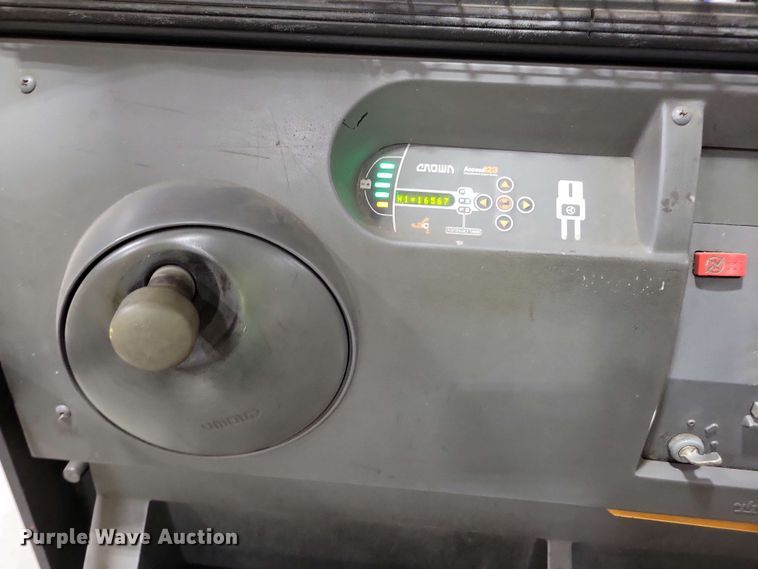 image for item DX7016 2015 Crown SP4020-30 order picker