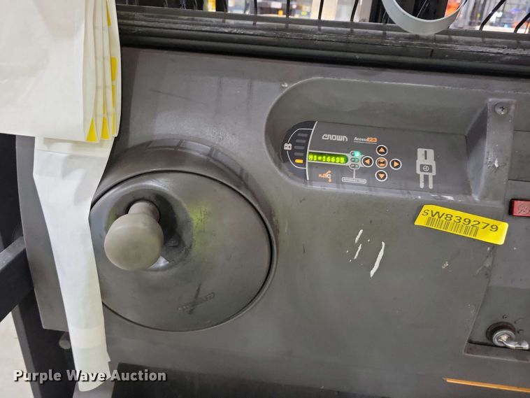 image for item DX7017 2015 Crown SP 4000 order picker