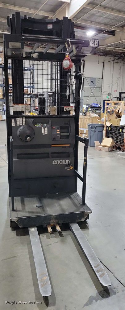 image for item DX7018 2015 Crown SP4020-30 order picker