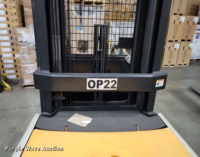 image for item DX7018 2015 Crown SP4020-30 order picker