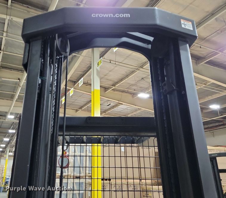 image for item DX7019 2015 Crown SP 4000 order picker