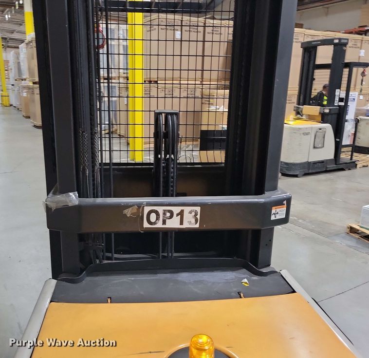 image for item DX7019 2015 Crown SP 4000 order picker