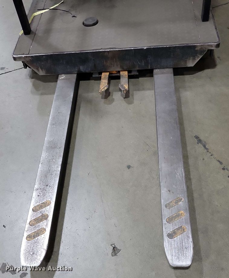 image for item DX7019 2015 Crown SP 4000 order picker