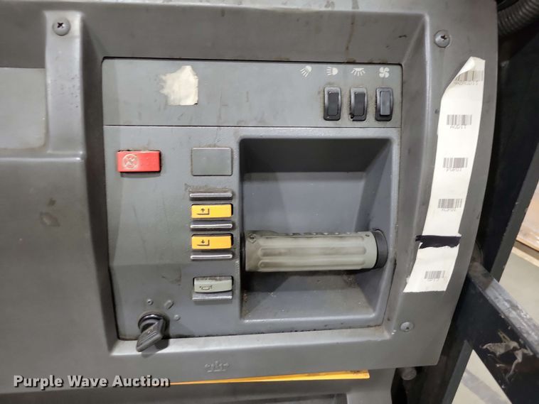 image for item DX7019 2015 Crown SP 4000 order picker