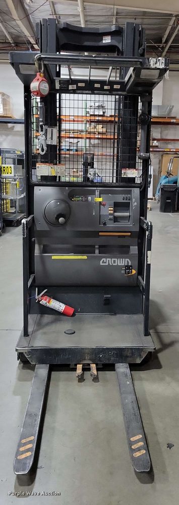 image for item DX7020 2015 Crown SP 4000 order picker